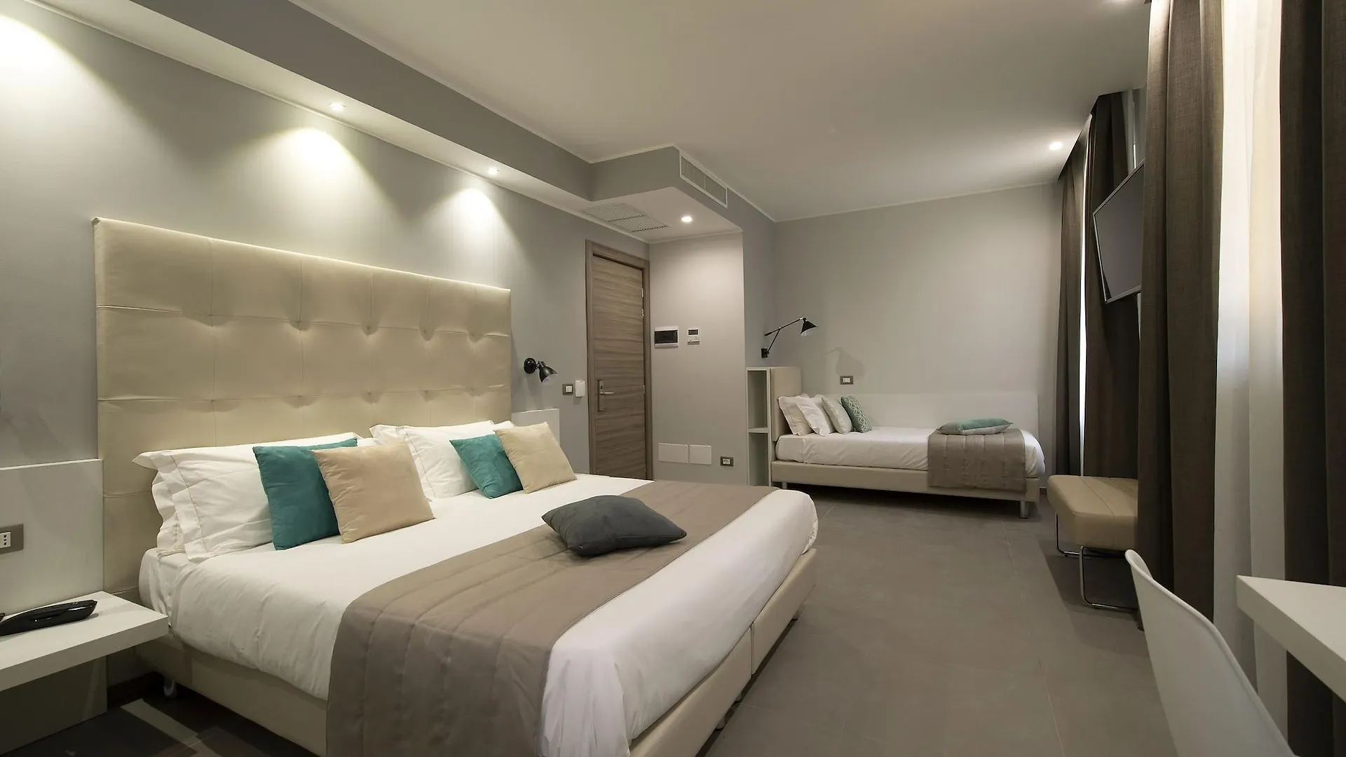 Hotel H21 Milan 3*,